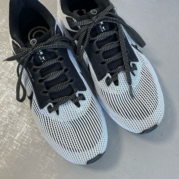 Nike Womens Size 7.5 Air Zoom Pegasus 40 Black White Running Shoes Sneakers - Picture 10 of 15